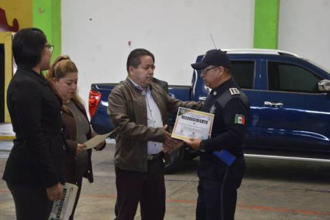 Alcalde reconoce desempeño de 4 policías de seguridad pública imagen 4