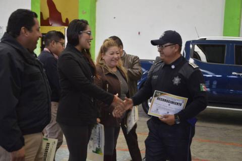 Alcalde reconoce desempeño de 4 policías de seguridad pública imagen 3