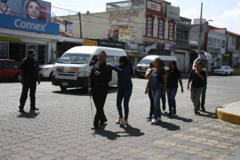 PC municipal capacita a becarios para apoyar a los abuelitos a cruzar calles imagen 2