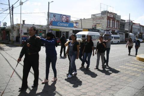 PC municipal capacita a becarios para apoyar a los abuelitos a cruzar calles imagen 3