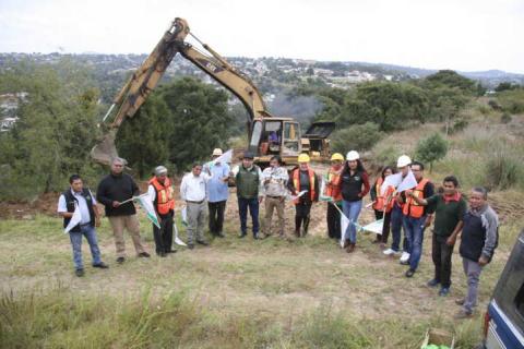 Alcalde pone en marcha nueva calle en el Cerro de Otongatepetl imagen 1