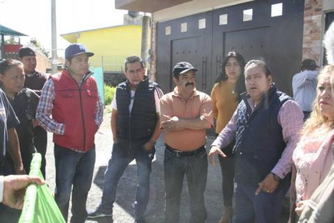 Alcalde enfrenta el rezago social realizando obras de servicios básico imagen 4