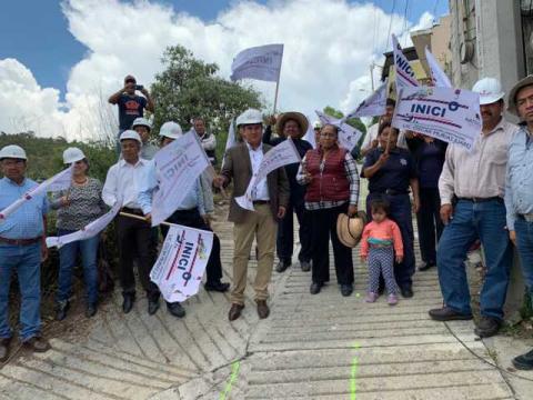 A 30 años la calle Cuauhtémoc de Xochitecatitla contara con drenaje: alcalde imagen 2