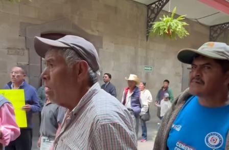 Acuitlapilco estalla por crisis de agua; pobladores corren a su presidenta y exigen diálogo