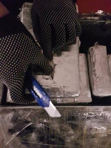 Encuentran en el AICM 120 kilos de cristal ocultos en equipos de cómputo imagen 2