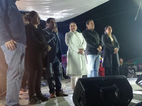 Participa Ana Lilia Rivera en el encendido del árbol navideño en Tlalcuapan imagen 1