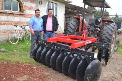 Aplica gobierno de Tzompantepec recursos para el campo