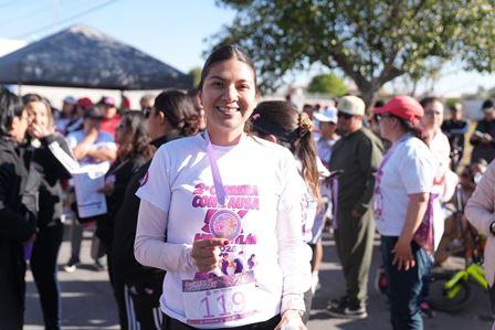 Ariadna Rodríguez Méndez regidora de Apetatitlán asiste en carrera con causa