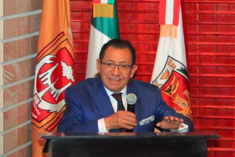 Rector de la UATx tomó protesta a integrantes de la APADESU imagen 2