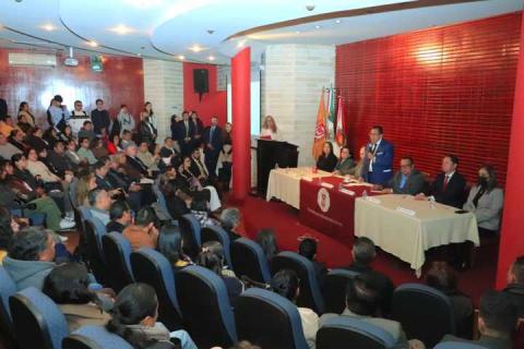 Rector de la UATx tomó protesta a integrantes de la APADESU imagen 3