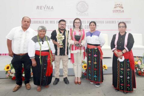 Presentan artesanías de Contla en el Patio Vitral del Congreso