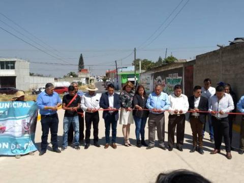 Pérez Rojas entrega otra calle pavimentada ahora la Tlahuicole imagen 1