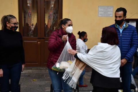 Inicia entrega de despensas a mujeres de Tlaxco