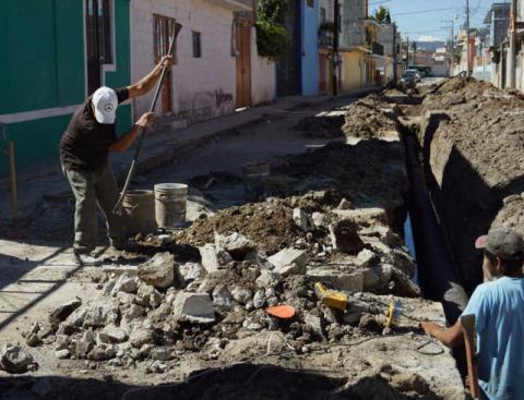Alcalde de Calpulalpan pone en marcha rehabilitación de drenaje en el Mirador imagen 2