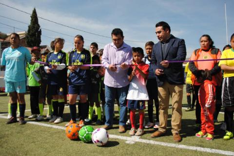 Con esta cancha de futbol 7 alejamos a los jóvenes de los vicios: alcalde imagen 2