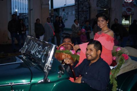 Candidatas a reina de La Feria de Todos 2018 realizan una caravana imagen 4