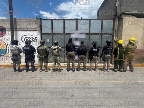 En Cateo, FGR asegura más de 200 litros de hidrocarburo en Mazatecochco, Tlaxcala imagen 1