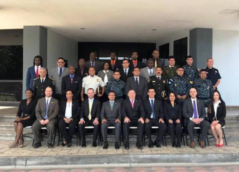 Participa CES en curso “Tráfico De Armas Pequeñas” en el Salvador imagen 2