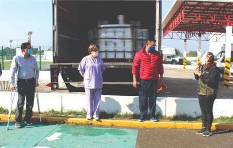 Gestionan Claudia Pérez y Felipe Fernández, sanitizante para hospital de Nativitas