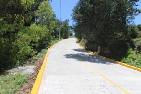 Alcalde de Nativitas entrega guarniciones en la calle Barranca imagen 3