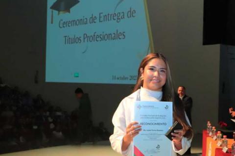 Preside Rector de la UATx entrega de 957 títulos de licenciatura y posgrado imagen 1