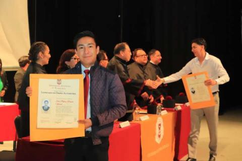 Preside Rector de la UATx entrega de 957 títulos de licenciatura y posgrado imagen 2