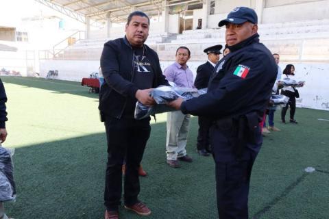 Entrega Eddy Roldán Uniformes de Gala a Elementos de Seguridad en Contla imagen 1