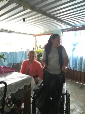 El DIF municipal entrega aparatos funcionales a personas con alguna discapacidad imagen 3