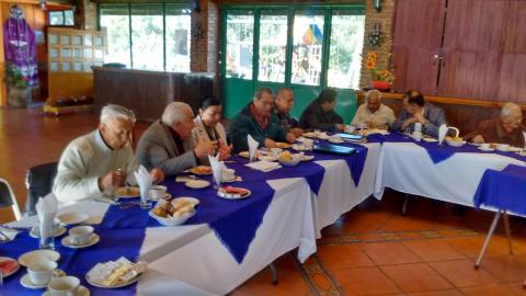 Convive Martha Palafox con asociación de militares retirados imagen 1