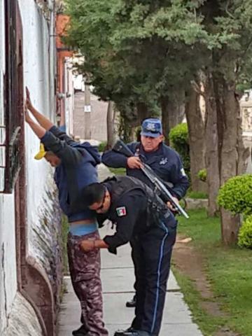 Detiene Tlaxco a sujeto por tentativa de robo de una camioneta imagen 1