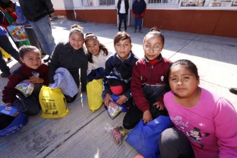 Visita Sandra Chávez Ruelas escuelas de Tlaxco con la “Caravana De Reyes” imagen 3