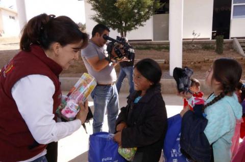 Visita Sandra Chávez Ruelas escuelas de Tlaxco con la “Caravana De Reyes” imagen 5