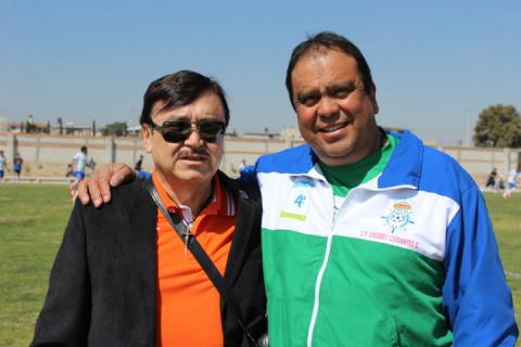 Acompañado del presidente de la Liga de Fútbol Central de Reservas, Ricardo Pérez Acuña, el rector de la UMT Gregorio Cervantes Serrano, inauguró el torneo Central de Reservas.