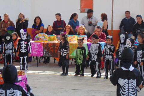 El DIF municipal impulsa las tradiciones de Día de Muertos en escuelas imagen 1