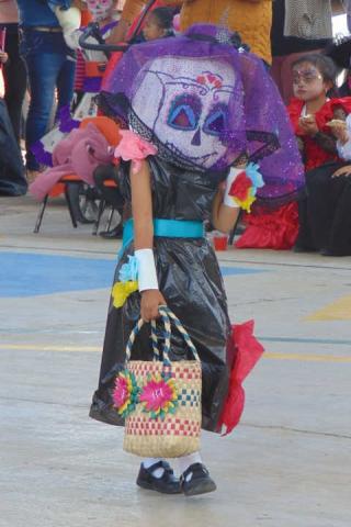 El DIF municipal impulsa las tradiciones de Día de Muertos en escuelas imagen 2