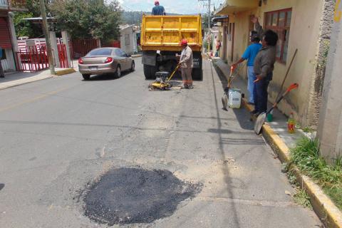 Ayuntamiento mejora la vialidad de la Guerrero con bacheo imagen 1