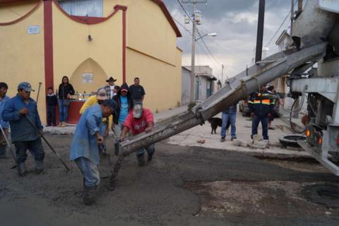 Inician trabajos de pavimentación en la Calle Miguel Reyes, Barrio el Calvario imagen 1