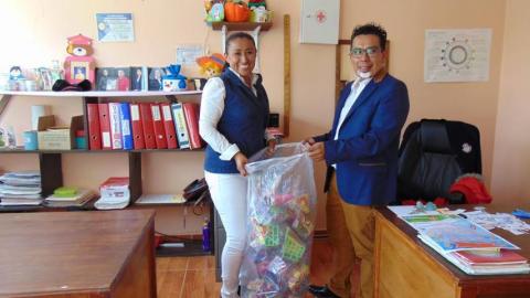 Carin Molina entrega juguetes a instituciones educativas del municipio imagen 1
