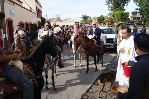 Más de 300 jinetes muestran respeto al santo patrón San Agustín imagen 5