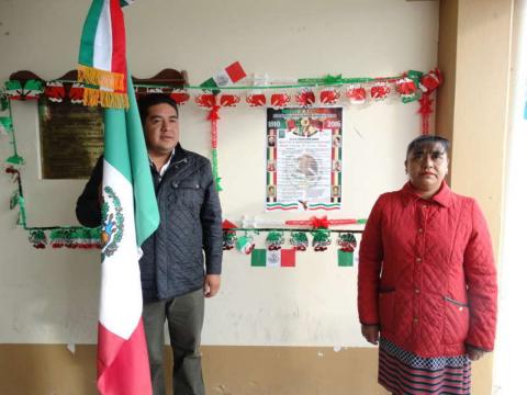 Alcalde coloca Bando Solemne del inicio de fiestas patrias imagen 1