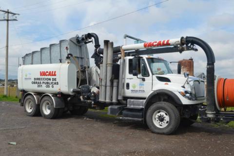 Servicios municipales realizan desazolve en el rastro municipal imagen 2