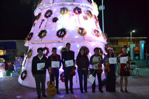 Alcalde refuerza valores durante el encendido del Árbol de Navidad imagen 1