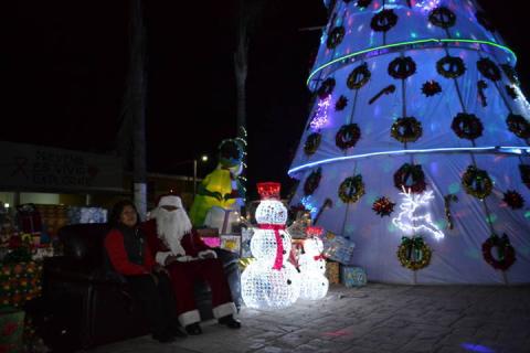 Alcalde refuerza valores durante el encendido del Árbol de Navidad imagen 4