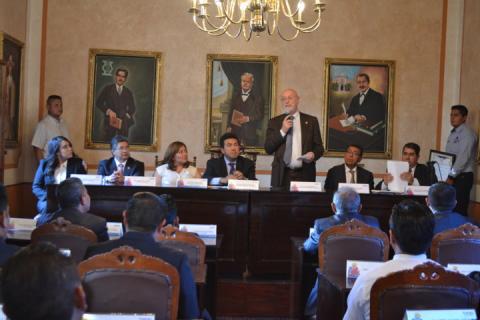 Nombra la capital a Paolo Comanducci visitante distinguido; entrega Escobar Jardínez reconocimiento imagen 4