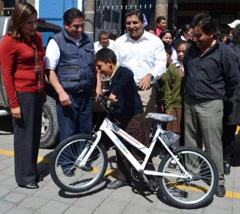 Apoyo decidido a la educación en Tlaltelulco, entrega MAPR 109 bicicletas a alumnos de nivel básico imagen 2