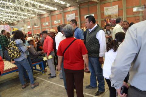 Tzompantepec sede de entrega de apoyos a campesinos imagen 2
