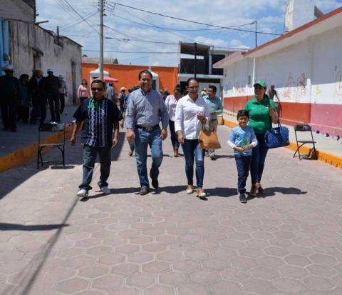 Alcalde entrega obras de servicios básico y mejoramiento urbano imagen 3