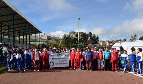 Ayuntamiento con activación física conmemoro el “Abrazo Mundial 2018” imagen 1