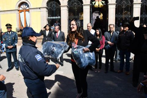 Entrega Alcaldesa de Tlaxco seis unidades nuevas para seguridad pública imagen 7