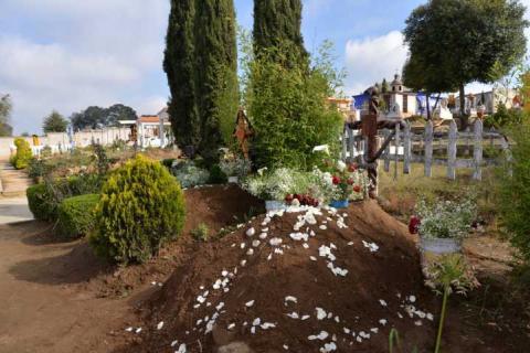 Listos los panteones de Nanacamilpa para recibir a los visitantes imagen 1